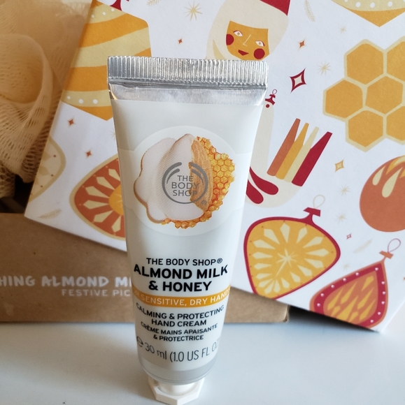 Brand New The Body Shop Bath Set - Picture 5 of 16